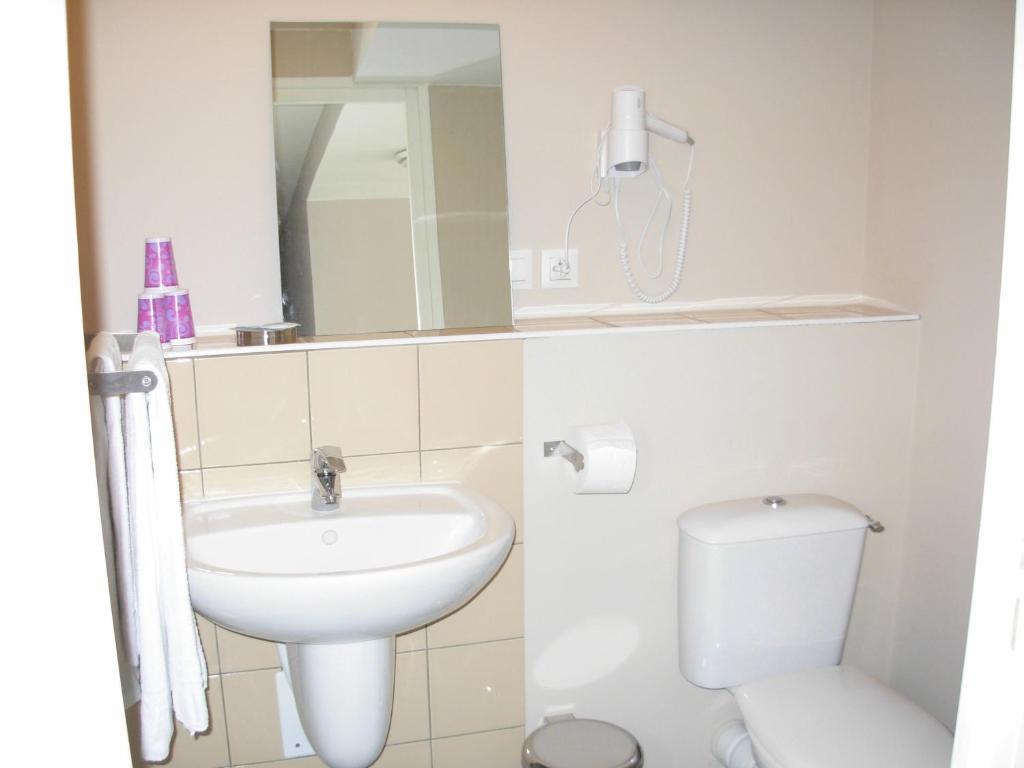 Logis Hotel Restaurant De La Dore Vertolaye Номер фото