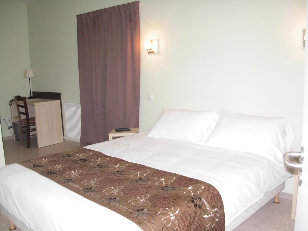 Logis Hotel Restaurant De La Dore Vertolaye Экстерьер фото