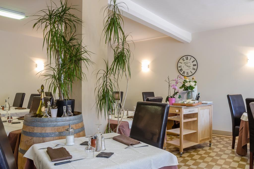 Logis Hotel Restaurant De La Dore Vertolaye Экстерьер фото