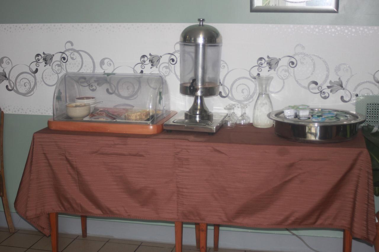 Logis Hotel Restaurant De La Dore Vertolaye Экстерьер фото
